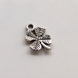 Vintage Silver Tone St Patrick's Day Lucky Shamrock Mini Pendant Bracelet Charm